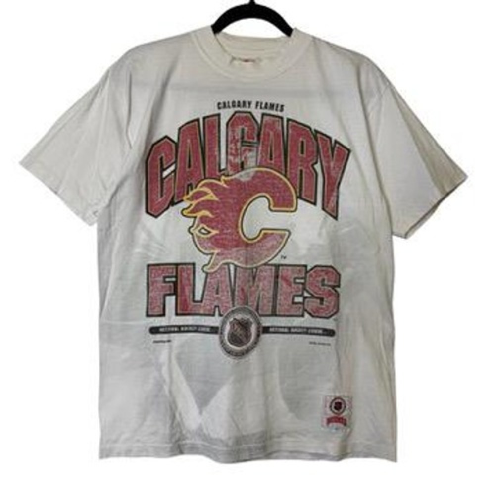 Vintage 90s Calgary Flames NHL T-Shirt Nutmeg Mills Size Medium AOP Hockey
